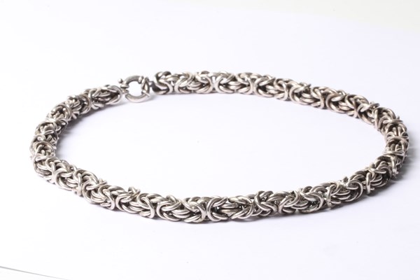 Lot 1040 - NECKLACE