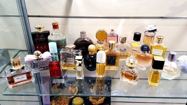 Lot 1232 - PERFUMES