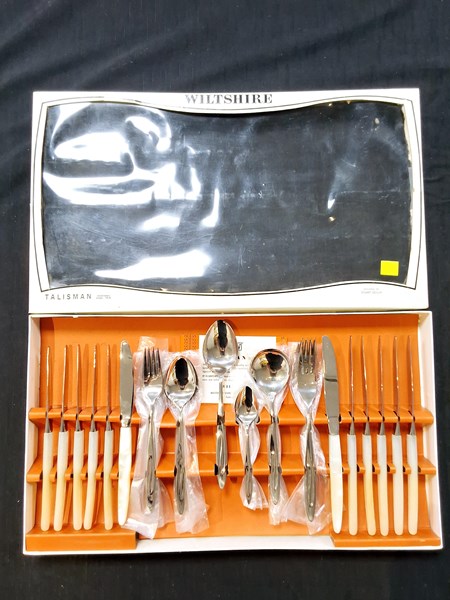 Lot 1351 - CUTLERY SET