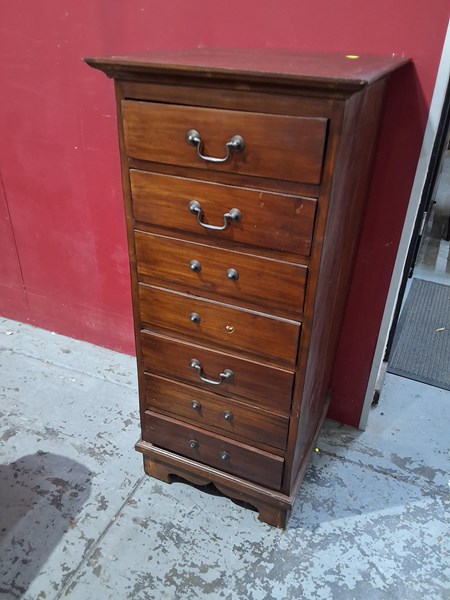 Lot 124 - CHEST OF DRAWERS