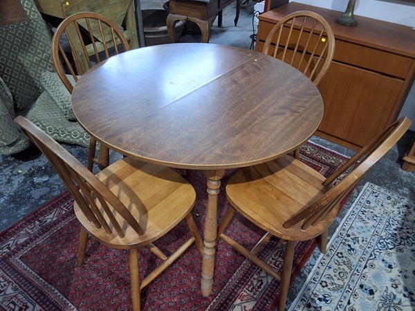 Lot 15 - DINING SUITE