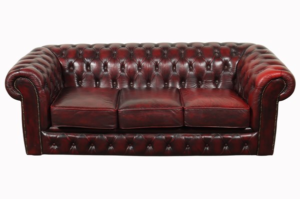 Lot 93 - CHESTERFIELD LOUNGE