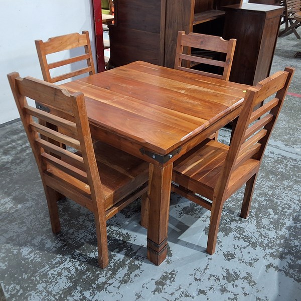 Lot 19 - DINING SUITE