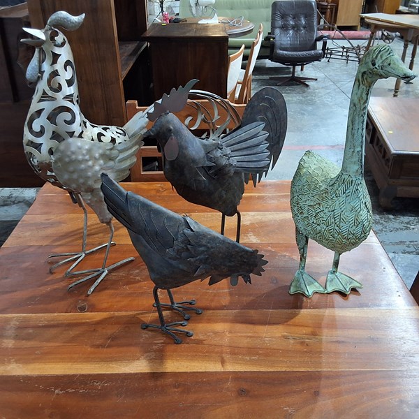 Lot 46 - DECORATIVE ANIMALS