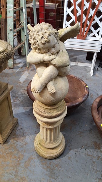 Lot 434 - GARDEN STATUE