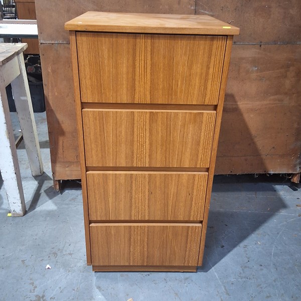 Lot 6 - CHEST OF DRAWERS