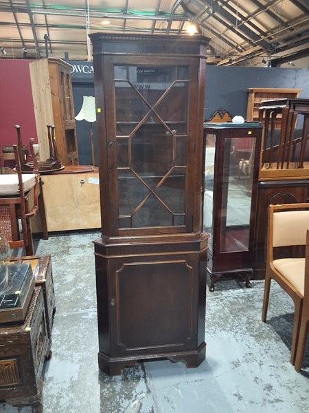 Lot 262 - CORNER CABINET