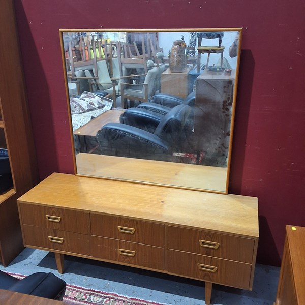 Lot 48 - DRESSING TABLE