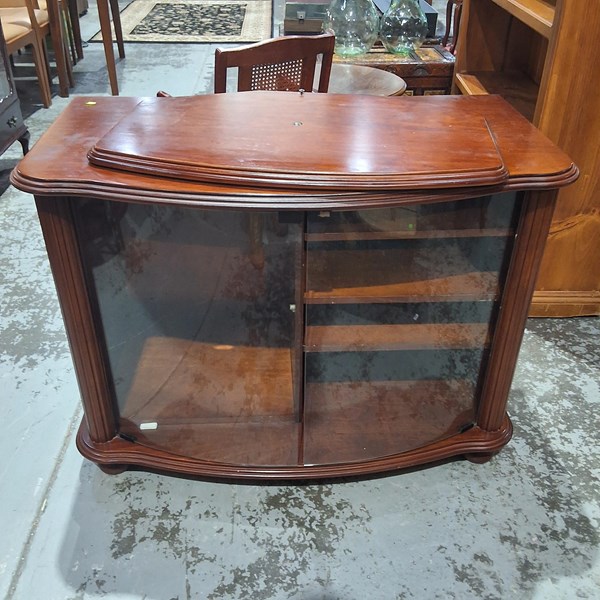 Lot 133 - TELEVISION CABINET