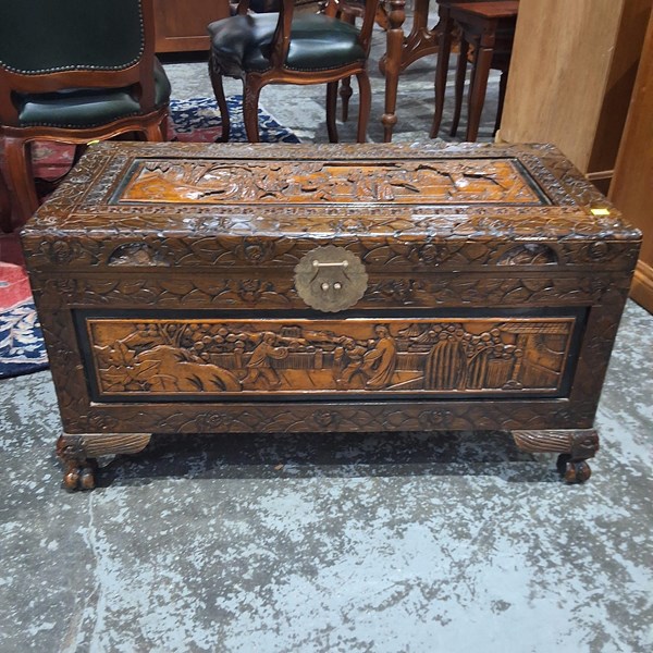 Lot 196 - CAMPHORWOOD TRUNK