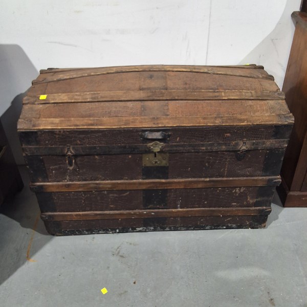 Lot 395 - SARATOGA TRUNK