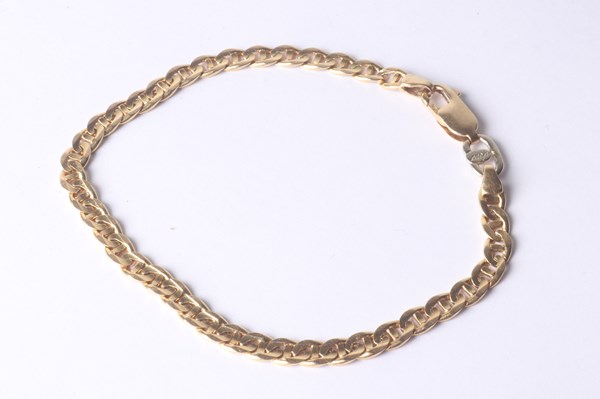 Lot 1018 - GOLD BRACELET