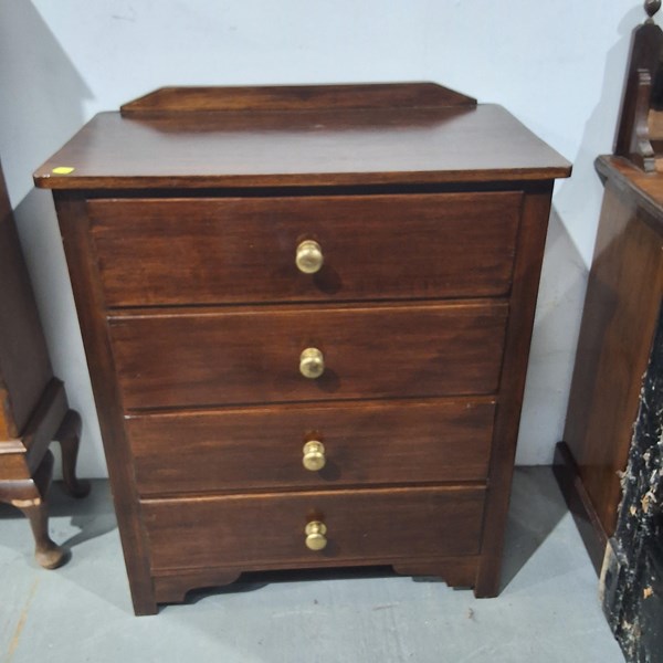 Lot 409 - CHEST OF DRAWERS