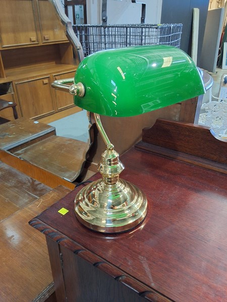 Lot 379 - BANKERS LAMP