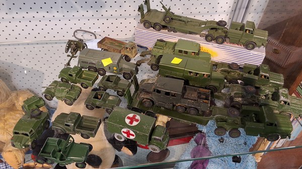 Lot 1270 - DINKY TOYS