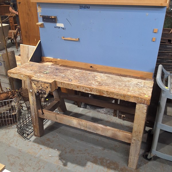 Lot 259 - WORKBENCH