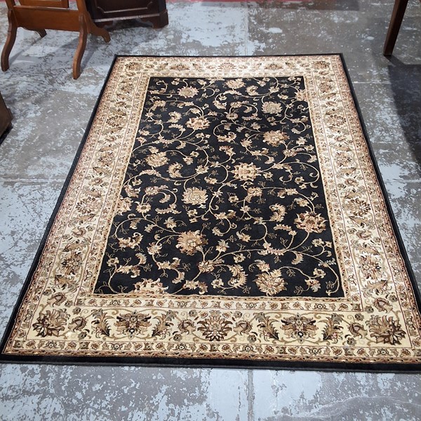 Lot 28 - FLOOR RUG