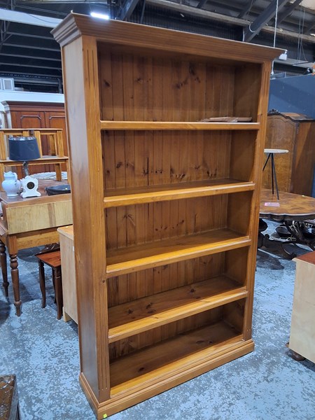 Lot 140 - BOOKSHELF