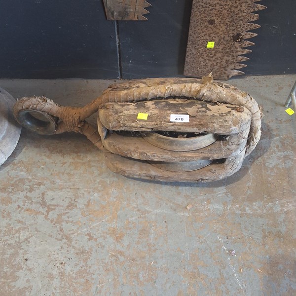 Lot 470 - SHIPS PULLEY