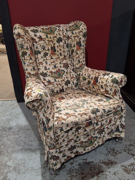 Lot 87 - ARMCHAIR