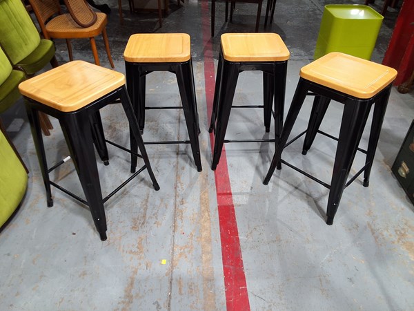 Lot 390 - BAR STOOLS