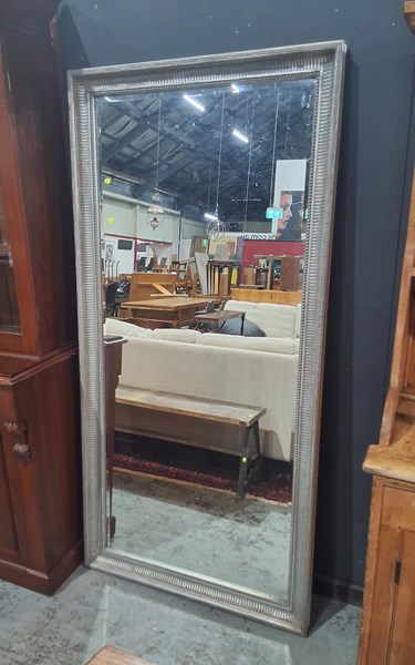 Lot 136 - MIRROR