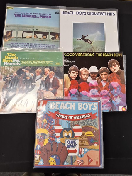 Lot 1158 - BEACH BOYS VINYL ALBUMS