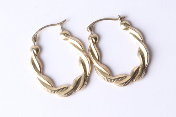 Lot 1005 - GOLD EARRINGS