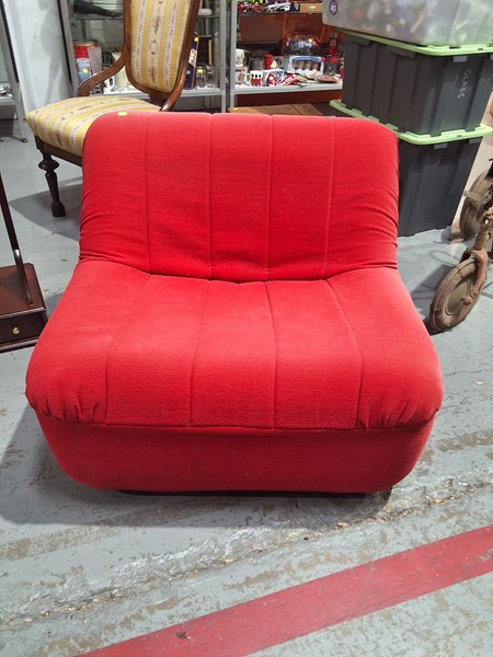 Lot 61 - TUB CHAIR