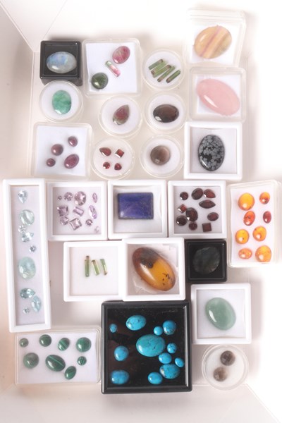 Lot 1043 - GEMSTONES