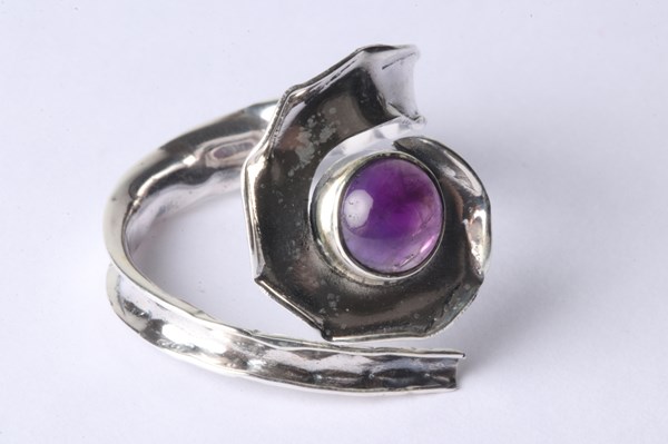 Lot 1021 - SILVER RING