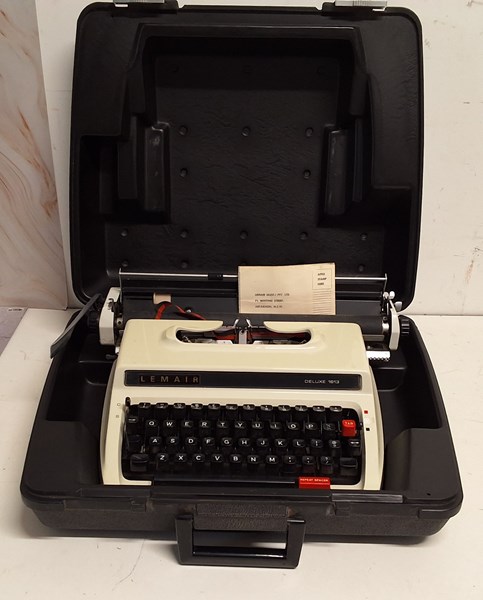 Lot 1359 - VINTAGE TYPEWRITER