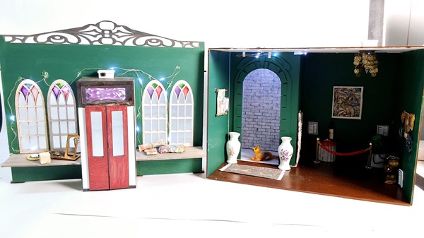 Lot 1301 - DOLLS HOUSE