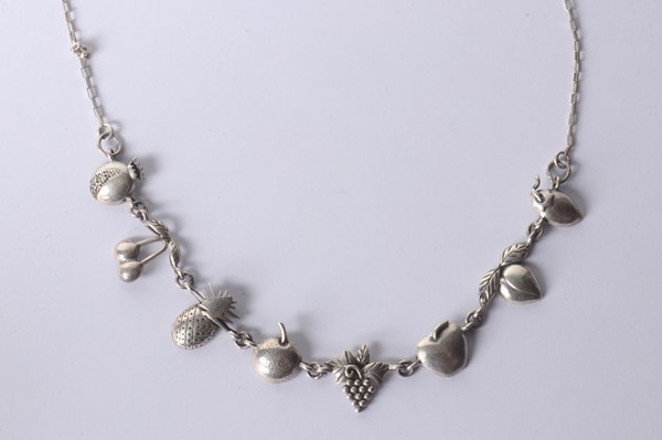 Lot 1026 - SILVER NECKLACE