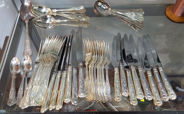 Lot 1439 - FLATWARE