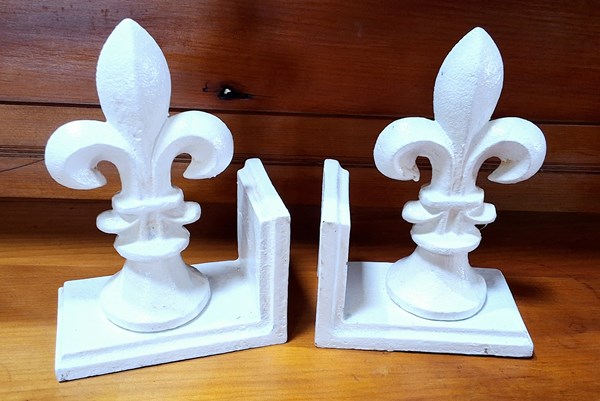 Lot 70 - BOOKENDS