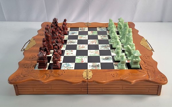 Lot 1296 - CHESS SET