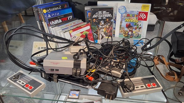 Lot 1375 - GAMING EQUIPMENT