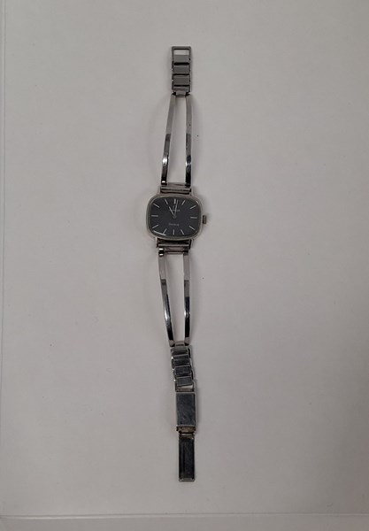 Lot 1015 - LADIES WRISTWATCH