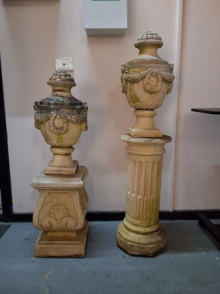 Lot 299 - GARDEN DECOR