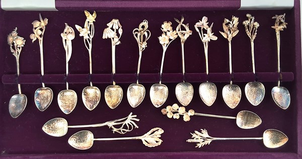 Lot 1054 - SILVER SPOONS