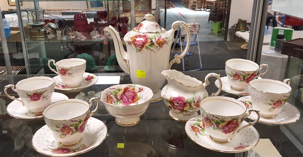 Lot 1335 - TEA SERVICE