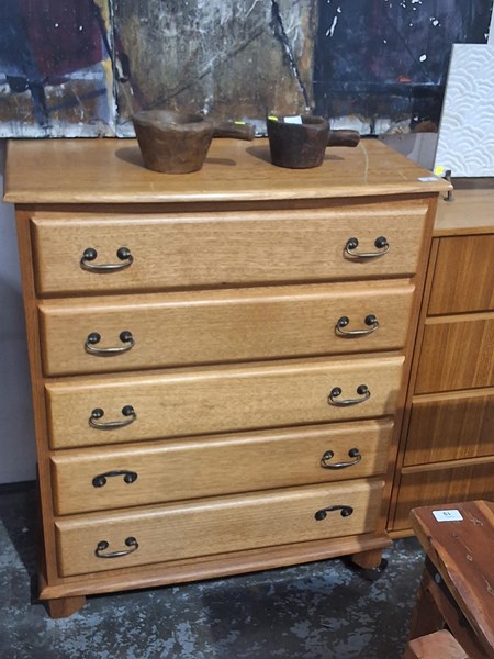 Lot 9 - CHEST OF DRAWERS