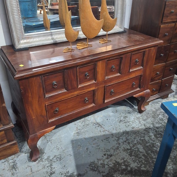 Lot 216 - SERVING TABLE