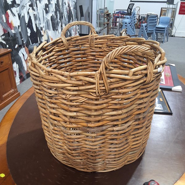 Lot 316 - BASKET