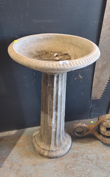 Lot 468 - BIRD BATH