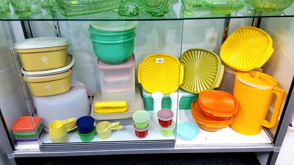 Lot 1454 - TUPPERWARE