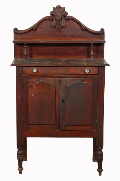 Lot 32 - CEDAR CHIFFONIER