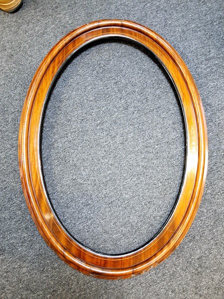 Lot 1243 - OVAL FRAME