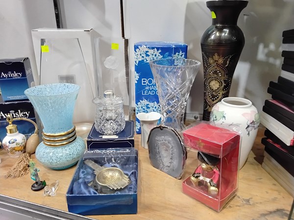 Lot 1496 - VASES & ORNAMENTS